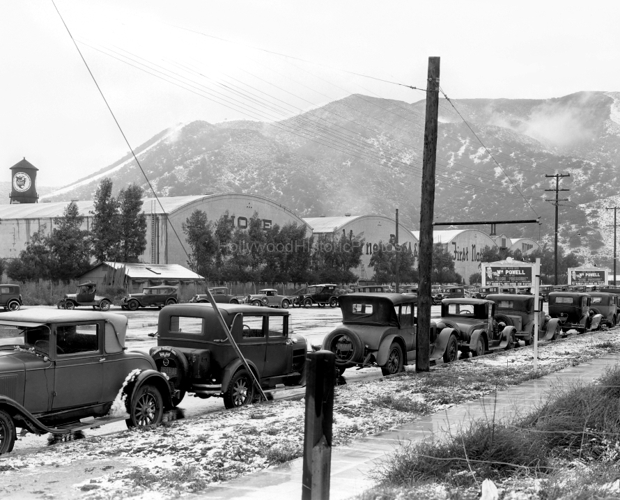 Burbank 1932 1 Warner Bros. First National Studios after a snowfall wm.jpg